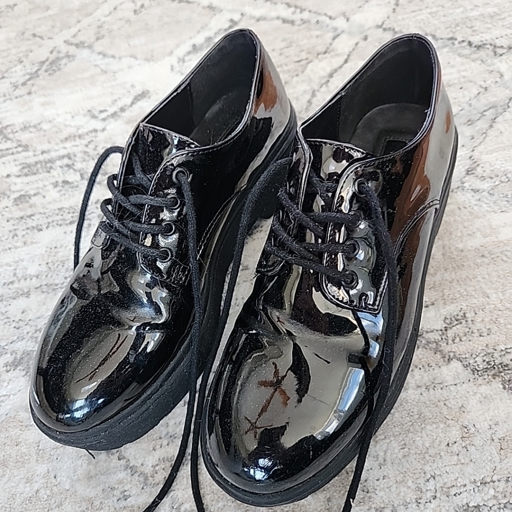 Women's Black Patent Leather Shoes, Size 6